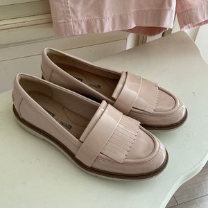 Clarks cushion blush patent loafers
